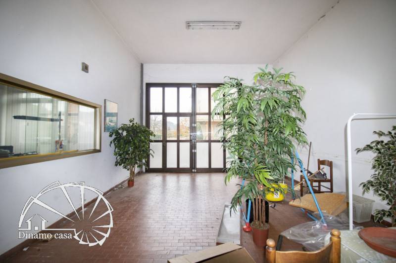 locale di sgombero in vendita a Carmignano