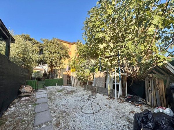 casa indipendente in vendita a Carmignano