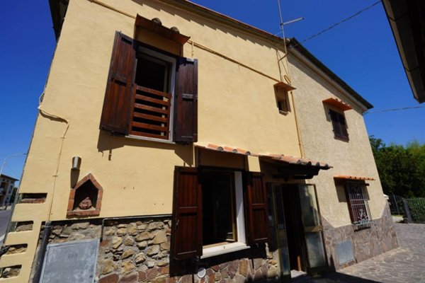 casa indipendente in vendita a Carmignano