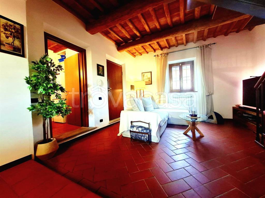 casa indipendente in vendita a Carmignano