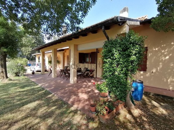 casa indipendente in vendita a Carmignano