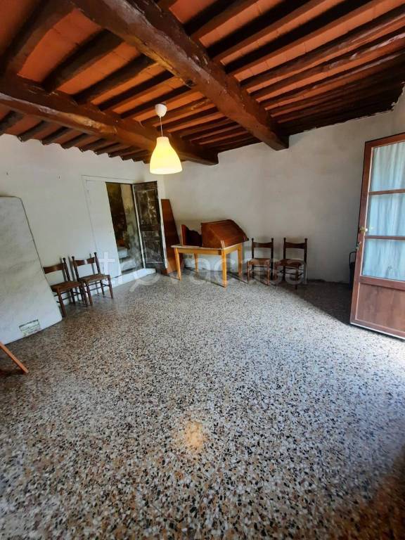 casa indipendente in vendita a Carmignano