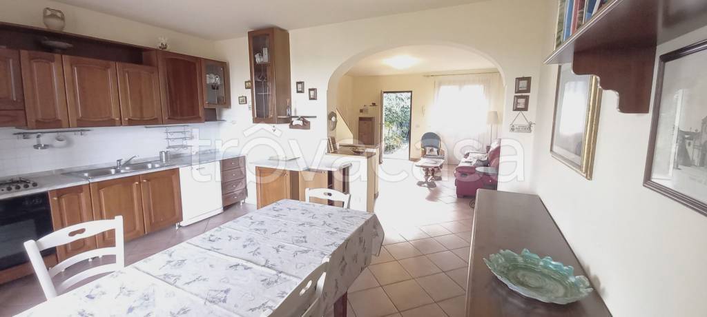 casa indipendente in vendita a Carmignano