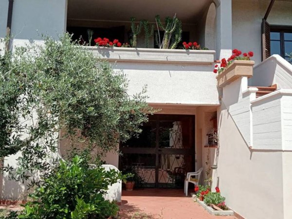 casa indipendente in vendita a Carmignano