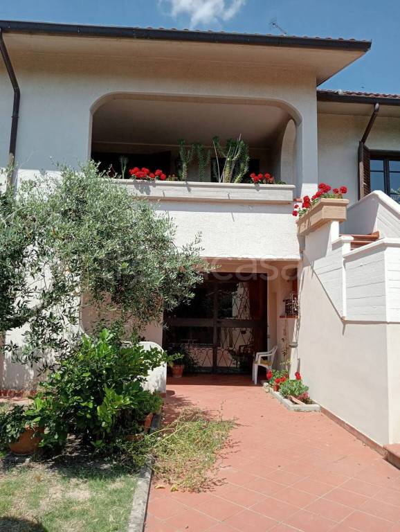 casa indipendente in vendita a Carmignano