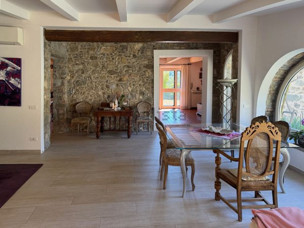 casa indipendente in vendita a Carmignano