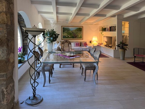 casa indipendente in vendita a Carmignano