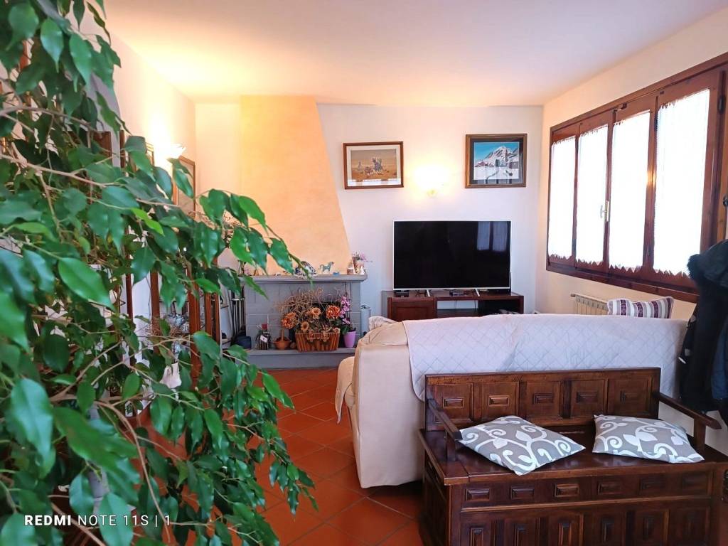 casa indipendente in vendita a Carmignano