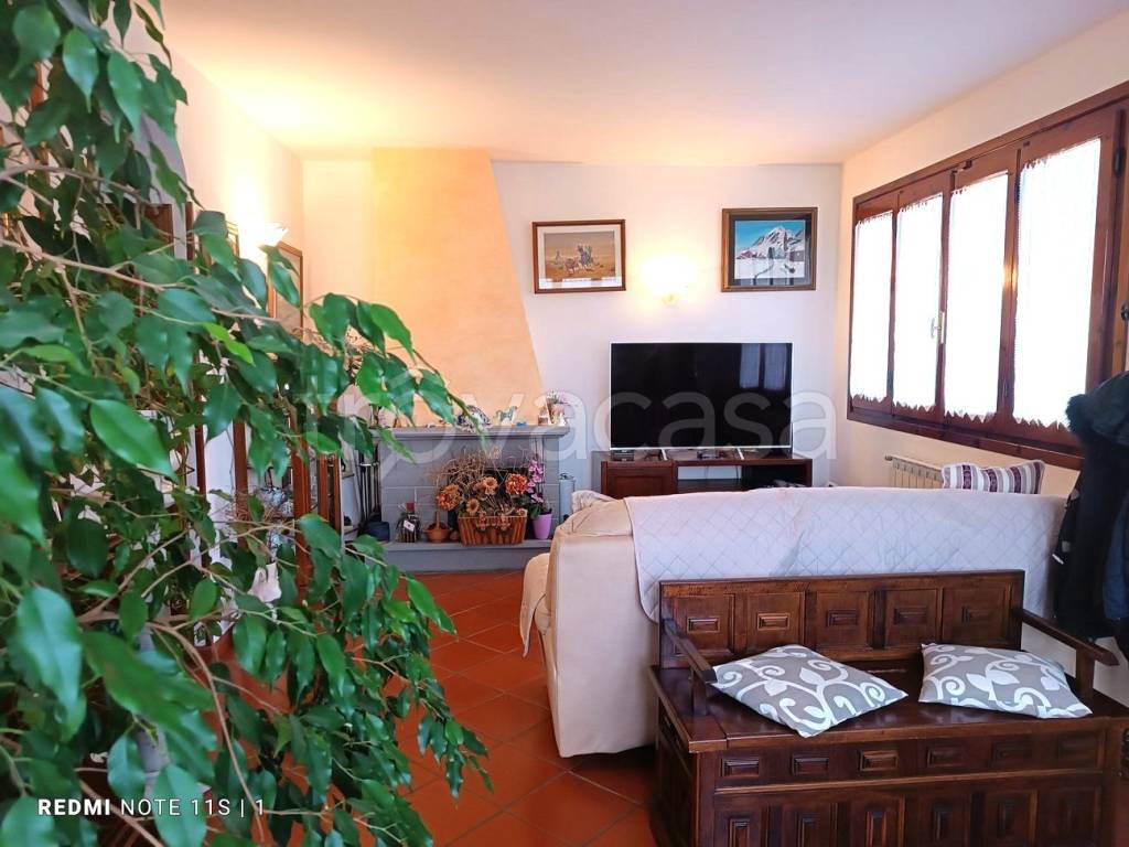 casa indipendente in vendita a Carmignano