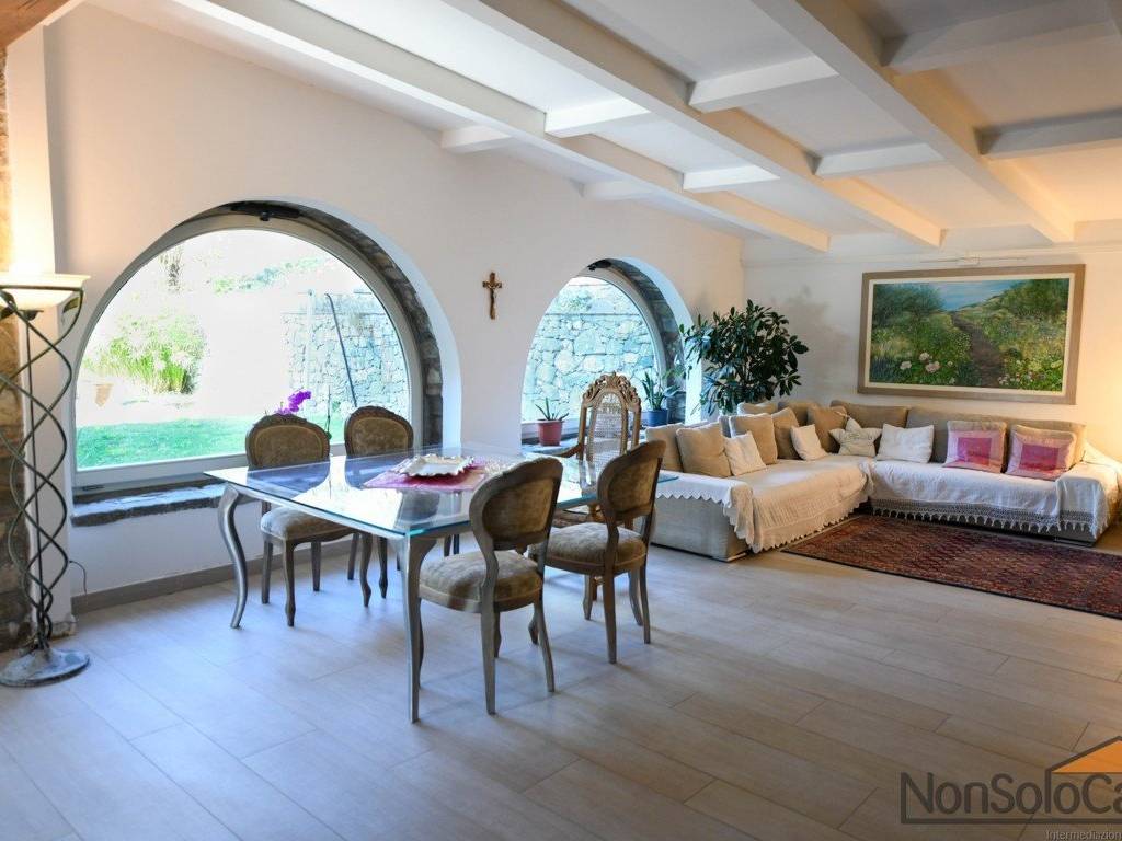 casa indipendente in vendita a Carmignano