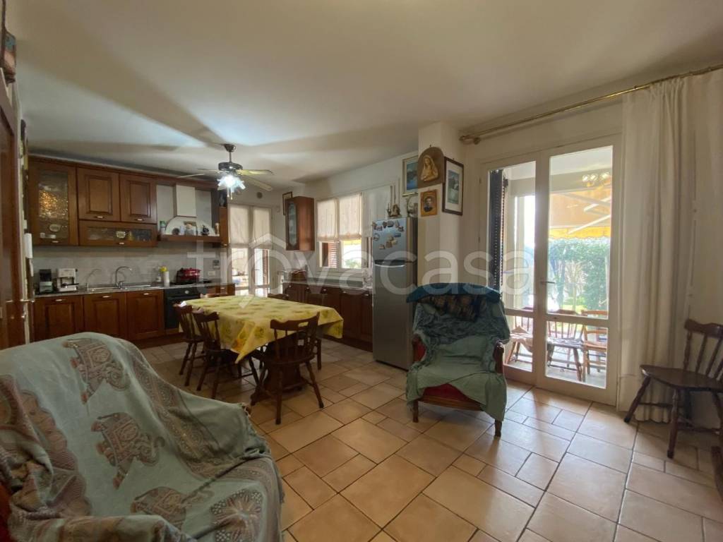 casa indipendente in vendita a Carmignano