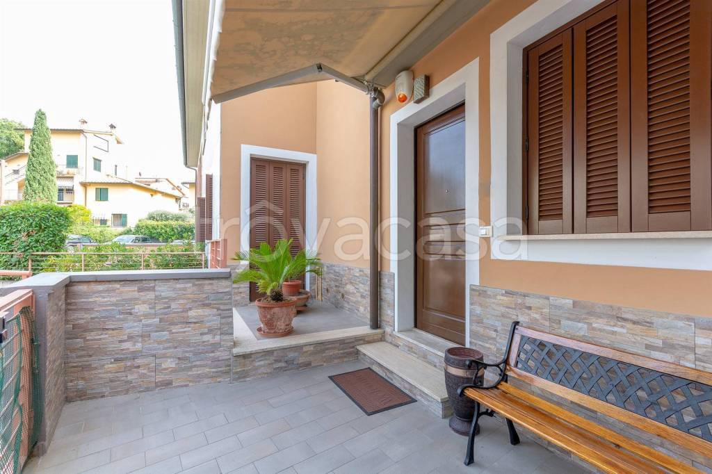 casa indipendente in vendita a Carmignano