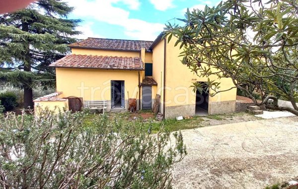 casa indipendente in vendita a Carmignano