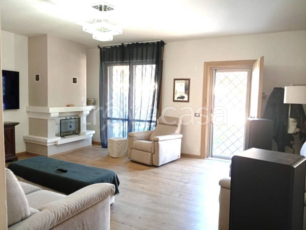 casa indipendente in vendita a Carmignano