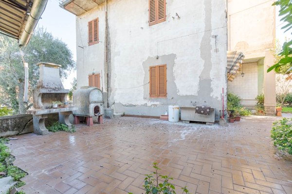 casa indipendente in vendita a Carmignano