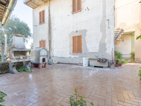 casa indipendente in vendita a Carmignano