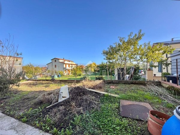 casa indipendente in vendita a Carmignano