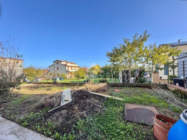 casa indipendente in vendita a Carmignano