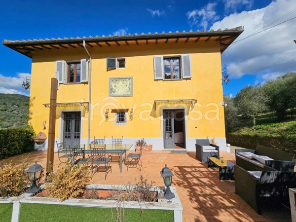 casa indipendente in vendita a Carmignano