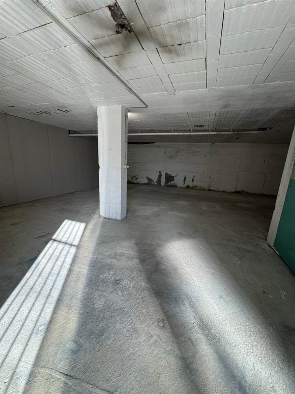 locale di sgombero in vendita a Carmignano