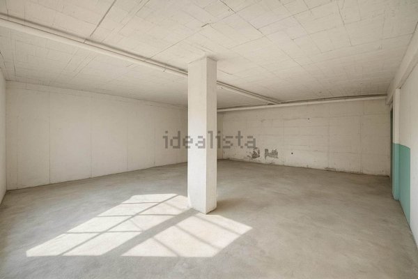 locale di sgombero in vendita a Carmignano