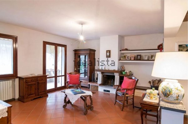 casa indipendente in vendita a Carmignano