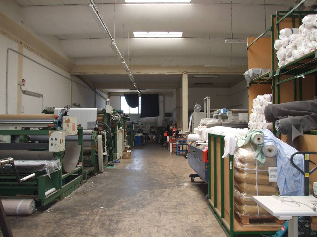 locale commerciale in vendita a Carmignano