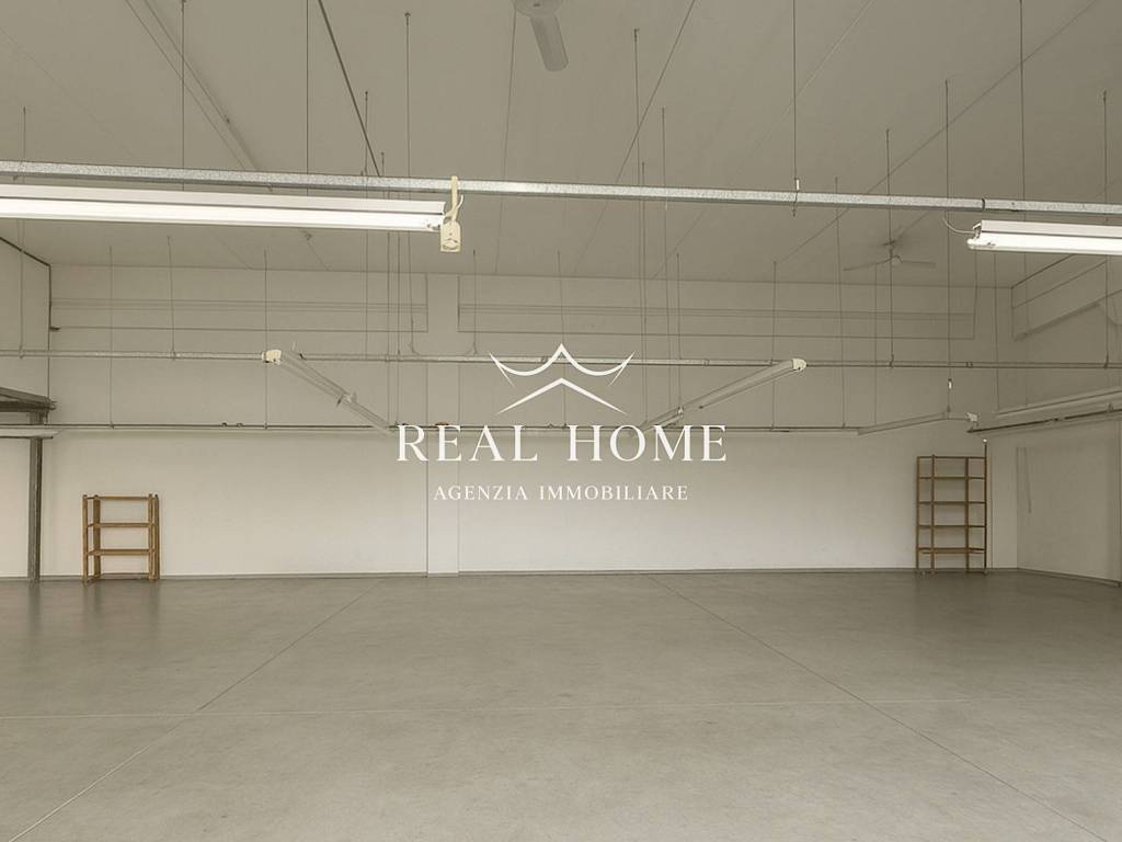 locale commerciale in vendita a Carmignano