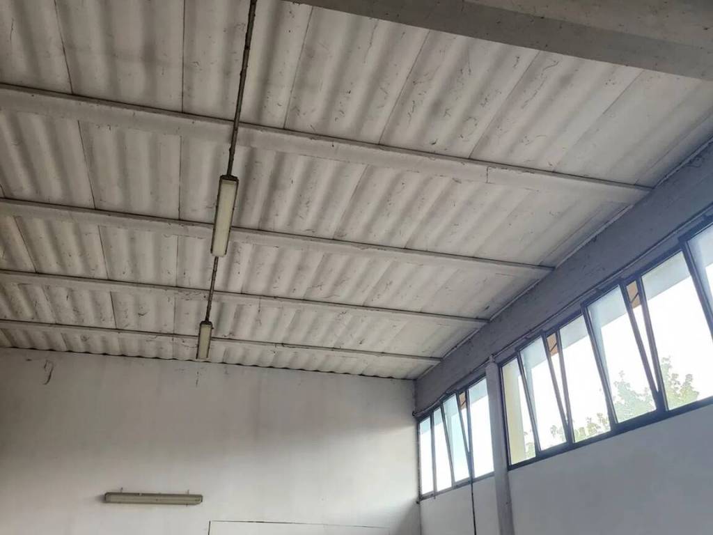 locale commerciale in vendita a Carmignano