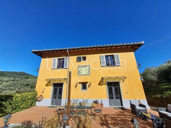 casa indipendente in vendita a Carmignano