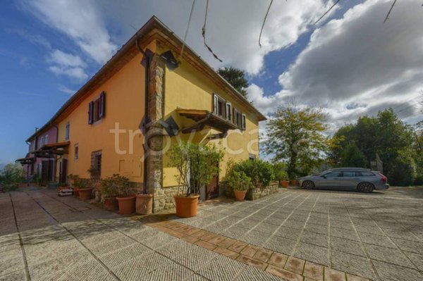 casa indipendente in vendita a Carmignano