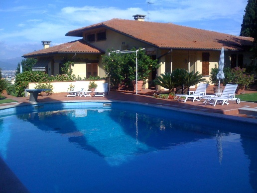 casa indipendente in vendita a Carmignano