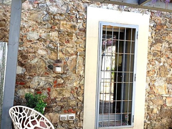 casa indipendente in vendita a Carmignano