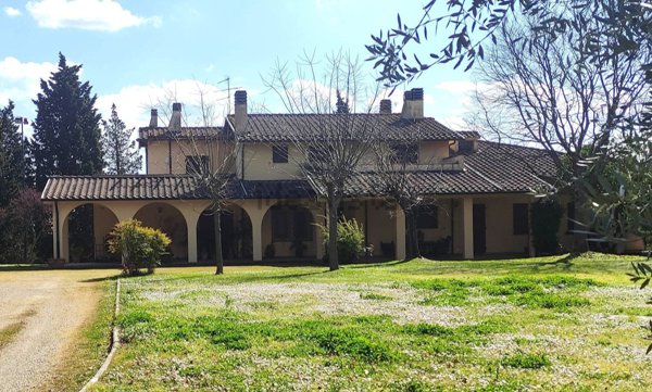casa indipendente in vendita a Carmignano