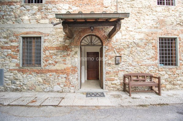casa indipendente in vendita a Carmignano