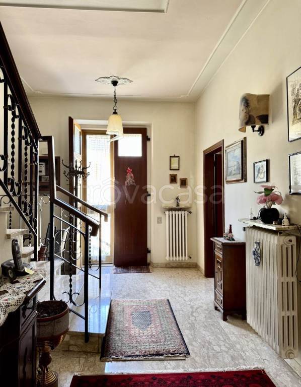 casa indipendente in vendita a Carmignano