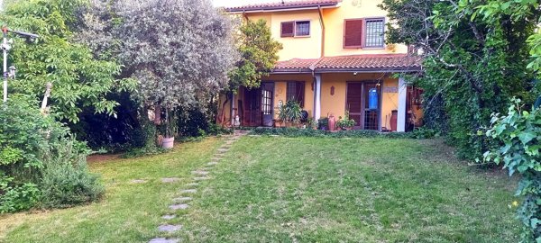 casa indipendente in vendita a Carmignano