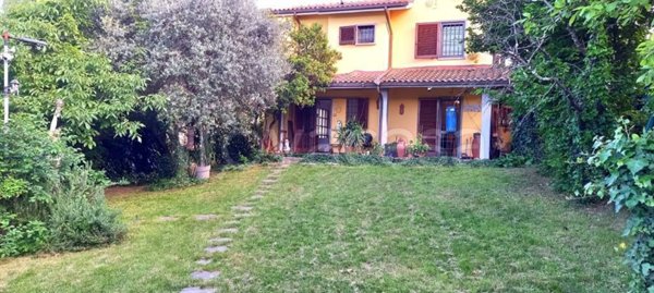 casa indipendente in vendita a Carmignano