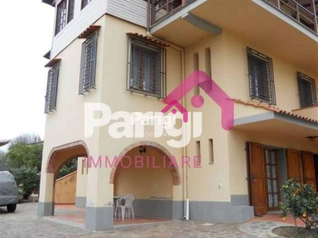 casa indipendente in vendita a Carmignano