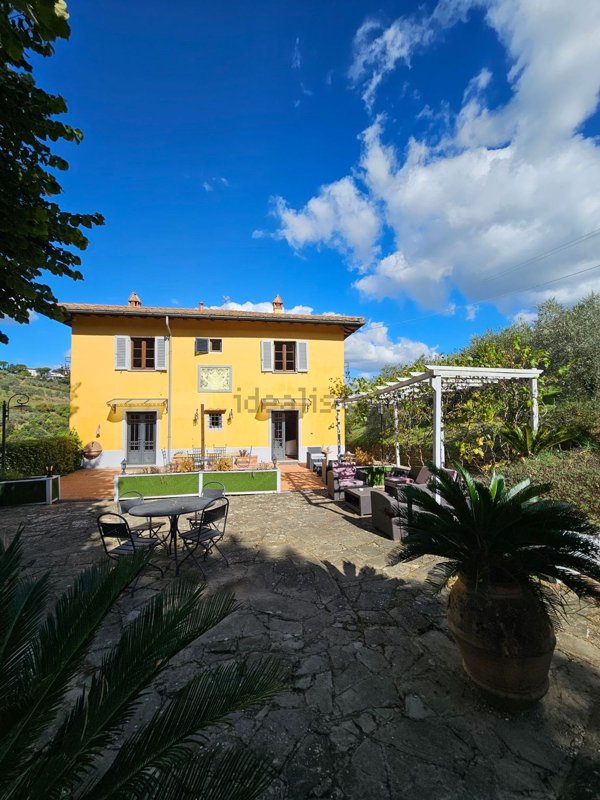 casa indipendente in vendita a Carmignano