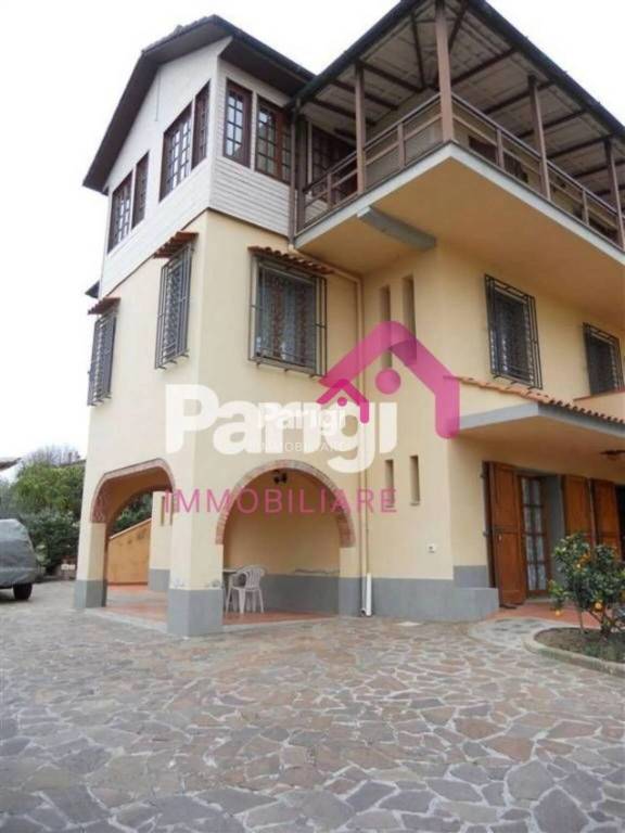 casa indipendente in vendita a Carmignano