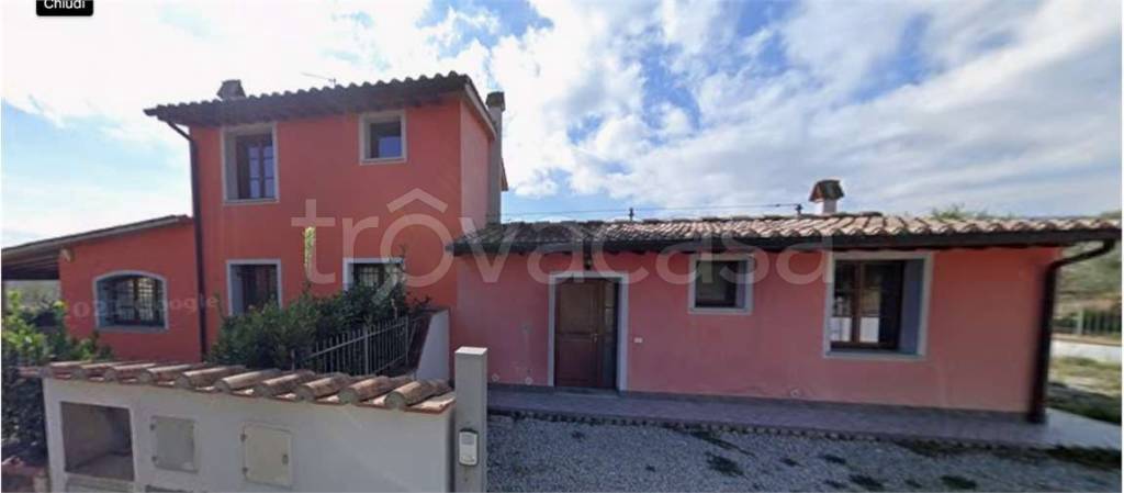 casa indipendente in vendita a Carmignano