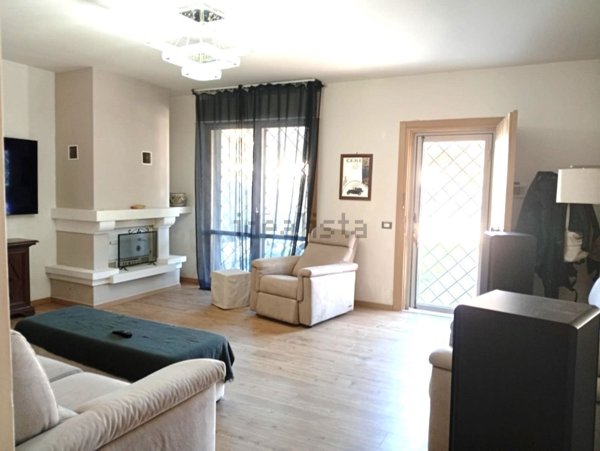 casa indipendente in vendita a Carmignano