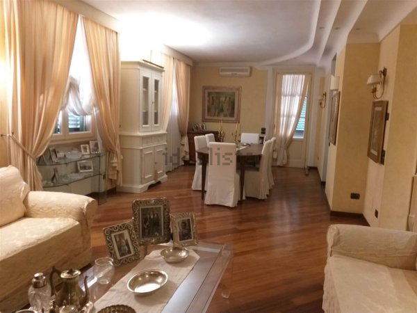 casa indipendente in vendita a Carmignano