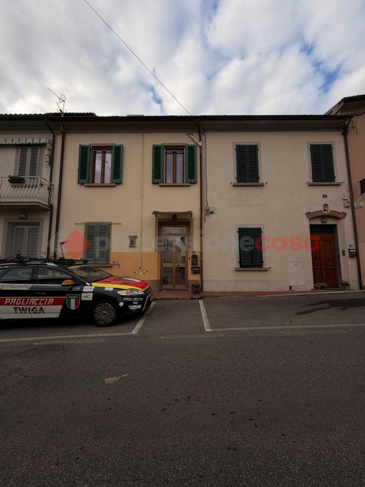casa indipendente in vendita a Carmignano