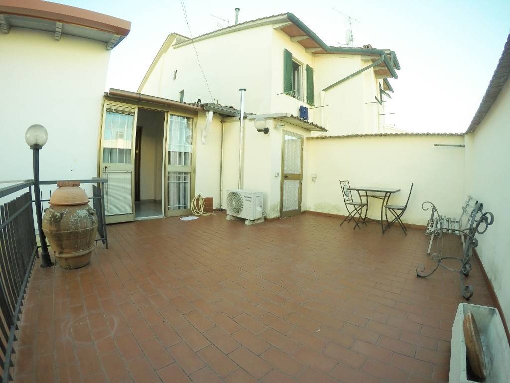 casa indipendente in vendita a Carmignano