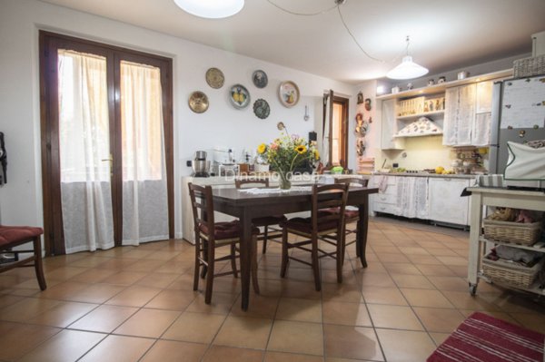 casa indipendente in vendita a Carmignano