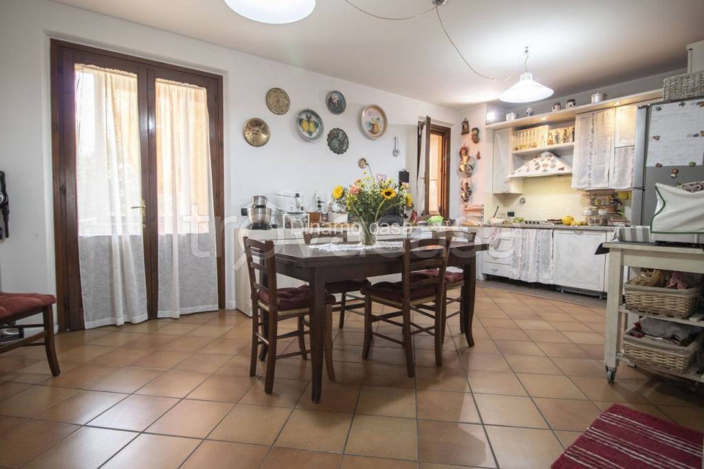 casa indipendente in vendita a Carmignano