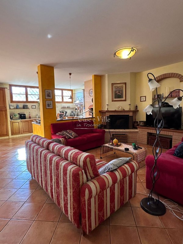 casa indipendente in vendita a Carmignano