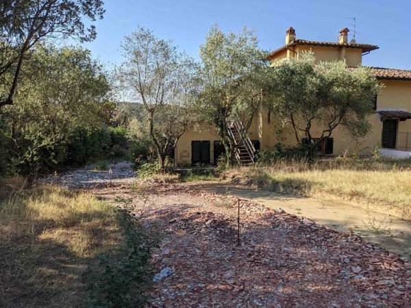 casa indipendente in vendita a Carmignano